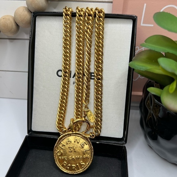 CHANEL Vintage '31 Rue Cambon Medallion 24K Pendant Necklace - Picture 2 of 8